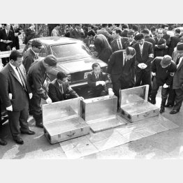 ３億円事件で空っぽになったジュラルミンケース（１９６８年）／（Ｃ）共同通信社