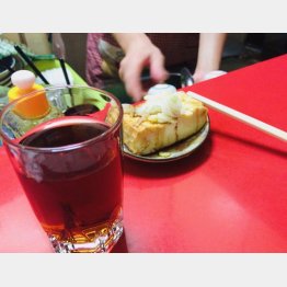 店内はカウンターに3席のみ（Ｃ）日刊ゲンダイ