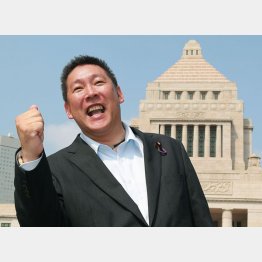 1日、初登院したNHKから国民を守る党の立花孝志参院議員（Ｃ）日刊ゲンダイ