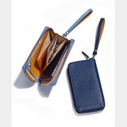 スマートフォンも入るFUJITAKAのデバイス財布（提供写真）