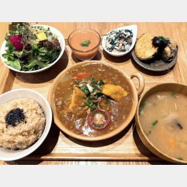 「実身美の日替わり玄米定食」（Ｃ）日刊ゲンダイ