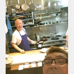 「レストランキノシタ」の木下和彦さんと（提供写真）