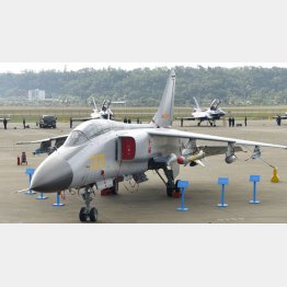 中国軍のＪＨ７戦闘爆撃機（Ｃ）共同通信社