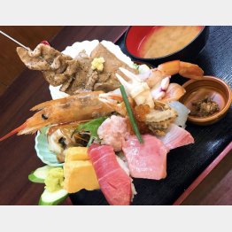 朝一築地丼（税別１７９０円）／（Ｃ）日刊ゲンダイ