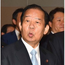 旗振り役だけ大喜び（Ｃ）日刊ゲンダイ