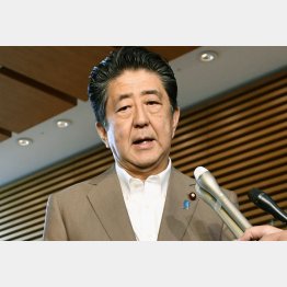 安倍政権による反韓政策と感情剥き出しの対抗措置に世論は…（Ｃ）共同通信社