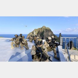GSOMIAの破棄とほぼ同時に「竹島」で防衛訓練を始めた韓国海軍の特殊部隊／（韓国海軍提供・共同）