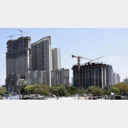脱中国で脚光（多くの高層ビルの建設が進むインド・ムンバイ）／（Ｃ）共同通信社