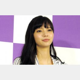 新川優愛（Ｃ）日刊ゲンダイ