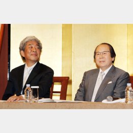反社と戦ってきた（大崎氏と吉野氏＝右）／（Ｃ）日刊ゲンダイ