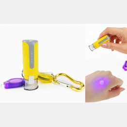 ブラックライトでマークが…（提供＝シヤチハタ）