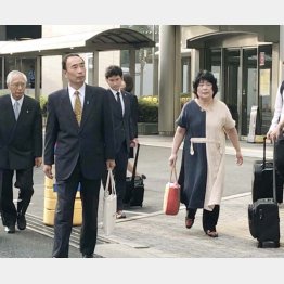 裁判所でもラブラブ（提供写真）