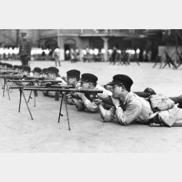 中学校生徒の軍事教練（昭和15年）／（Ｃ）共同通信社