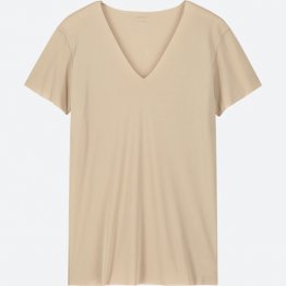 ユニクロ エアリズムシームレスVネックT（提供写真）