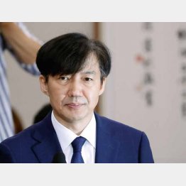 質問に答える曺国氏（Ｃ）ロイター