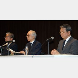 不適切販売について会見をした（左から）横山氏、長門氏、植平氏（Ｃ）日刊ゲンダイ