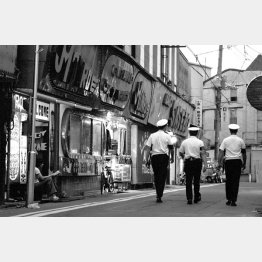 横須賀の「ドブ板通り」は独特の雰囲気があった（Ｃ）共同通信社