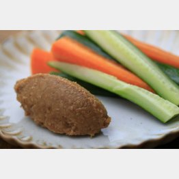 合う酒＝アンバー系のビール（Ｃ）日刊ゲンダイ