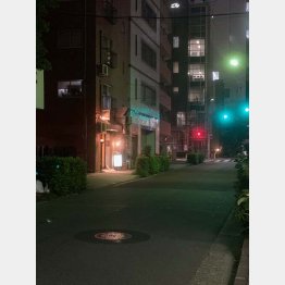 都会のド真ん中にポツンと一軒、飲み屋が（Ｃ）日刊ゲンダイ