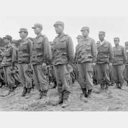 父は創設されたばかりの警察予備隊に…（警察予備隊の隊員たち、1950年資料）／（Ｃ）共同通信社