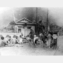 原爆投下後の広島の子供たち（Ｃ）World History Archive／ニューズコム／共同通信イメージズ