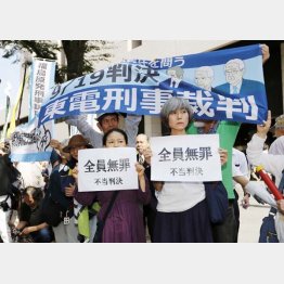 被災者はやりきれない思い（Ｃ）共同通信社