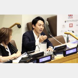 国連本部での環境関連会合でスピーチする小泉環境相（ニューヨーク）／（Ｃ）共同通信社