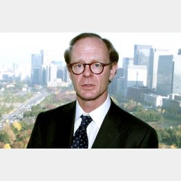 新生銀行を去ったフラワーズ氏（Ｃ）日刊ゲンダイ