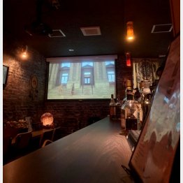 レンガの壁と長いカウンターがいい感じ（Ｔｅｔｔｏ）／（Ｃ）日刊ゲンダイ