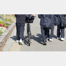 部活動のことは、直接生徒に聞いて…