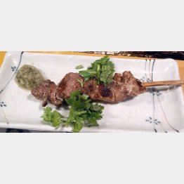 マトンパクチーはミントソースとの相性抜群（Ｃ）日刊ゲンダイ