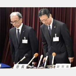 副市長らの逮捕を受け謝罪する静岡県磐田市の渡部修市長（右）／（Ｃ）共同通信社