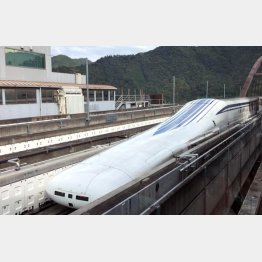 試乗会で公開されたリニア中央新幹線の試験車両（Ｃ）日刊ゲンダイ