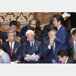 参考人として呼ばれた（左から）日本郵政の鈴木康雄上級副社長、NHK経営委員会・石原進委員長、上田良一NHK会長（Ｃ）日刊ゲンダイ