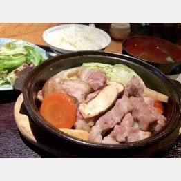 「松茸豚の松茸香蒸焼き」（Ｃ）日刊ゲンダイ