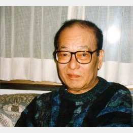 作家の吉村昭は「人々の大半が精神異常をきたしていた」と分析した（Ｃ）日刊ゲンダイ