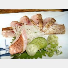 ノドグロを頼んだらキンメがサービス（Ｃ）日刊ゲンダイ