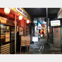 何とも怪しい雰囲気が…（Ｃ）日刊ゲンダイ