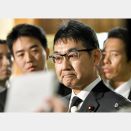 取材に応じる河井法相（Ｃ）共同通信社