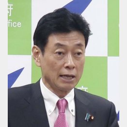 シレッとかさ上げ（西村経済再生相）／（Ｃ）共同通信社