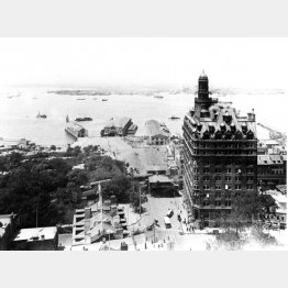 19世紀末のニューヨーク港（Ｃ）World History Archive／ニューズコム／共同通信イメージズ