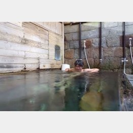 純温泉は気持ち良さも格別！（鹿児島・湯川内温泉かじか荘）／（提供写真）