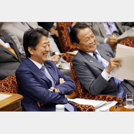 野党の追及にいつも口だけ（安倍首相と麻生副総理）／（Ｃ）日刊ゲンダイ