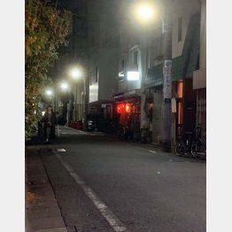 ポツンと赤提灯が…（Ｃ）日刊ゲンダイ