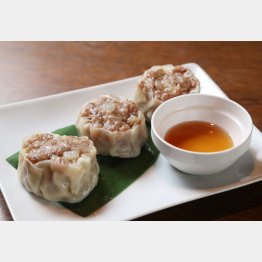 合う酒＝赤ワイン（Ｃ）日刊ゲンダイ