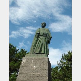 龍馬像（桂浜）／（撮影・山田稔）
