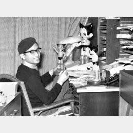 虫プロダクションの仕事場での手塚治虫さん（63年）／（Ｃ）共同通信社