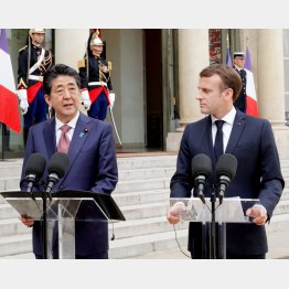「批判」に対するスタンスは正反対（マクロン仏大統領と安倍首相）（Ｃ）ロイター