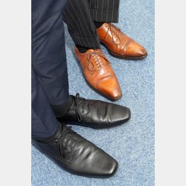 ビジネスは黒靴に限る（Ｃ）日刊ゲンダイ