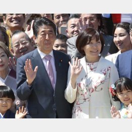 功績はゼロ（2019年安倍首相主催「桜を見る会」）／（Ｃ）日刊ゲンダイ